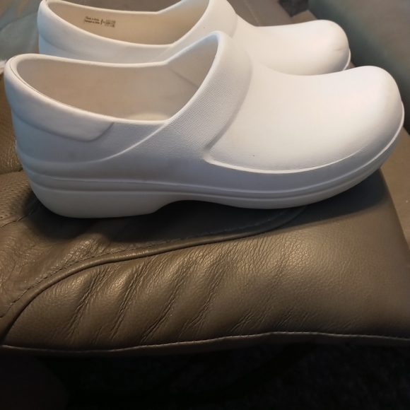 Crocs Neria 11 White Workforce Comfort Nursing medical clogs Non slip Sole - Picture 2 of 9